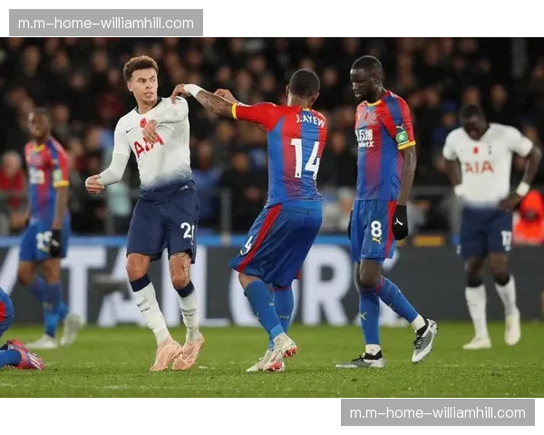 曼联防线重组方案成焦点 马奎尔领衔残阵应对水晶宫